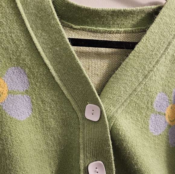 JUNIORS SIZE LARGE SWEATER - Picture 3 of 5